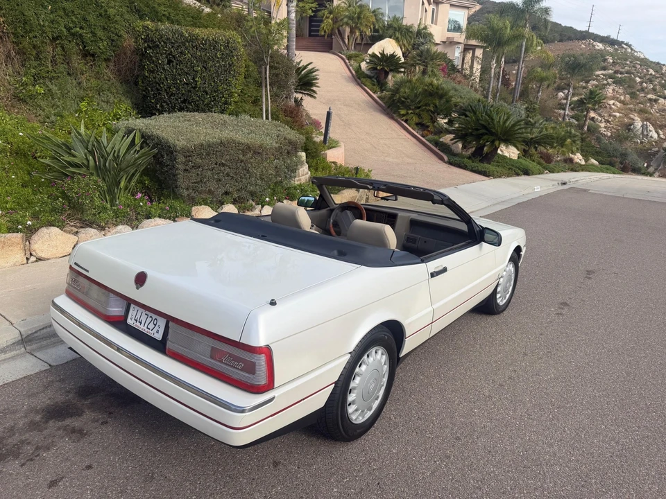 1993 Cadillac Allante - Image 9 of 31