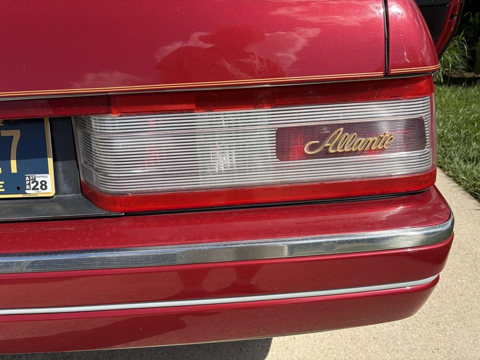 1993 Cadillac Allante - Image 30 of 31