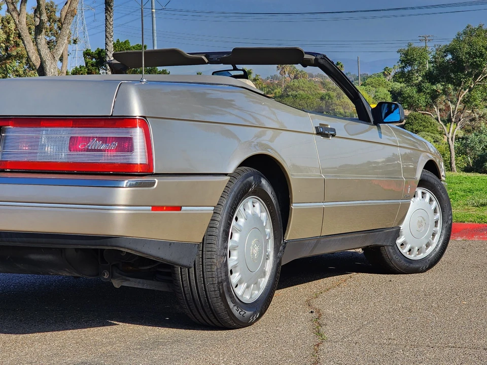 1993 Cadillac Allante - Image 16 of 31