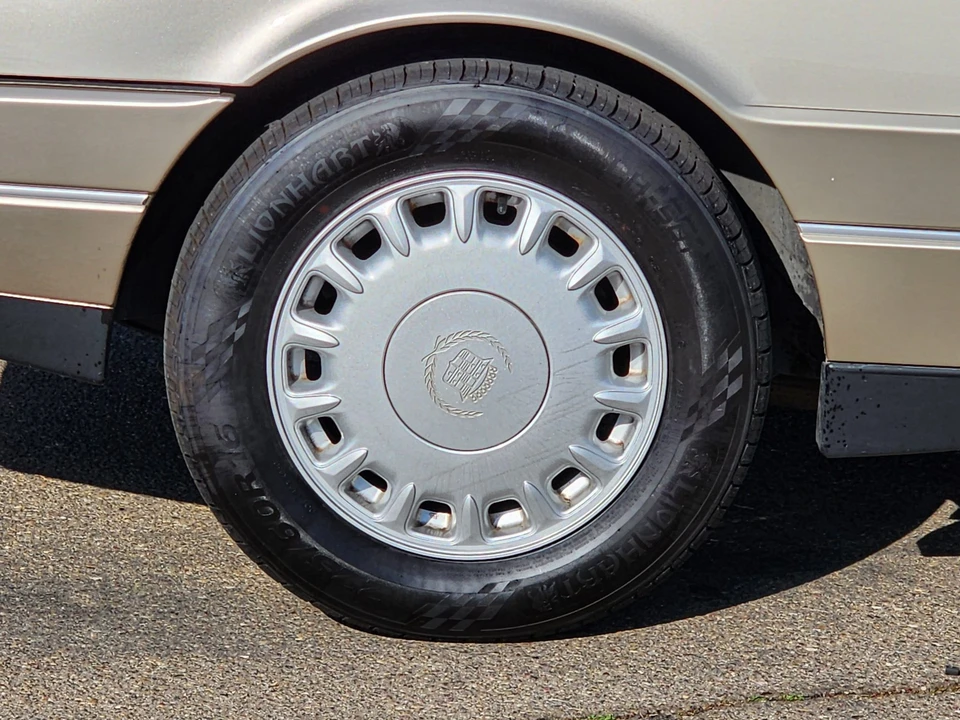 1993 Cadillac Allante - Image 21 of 31