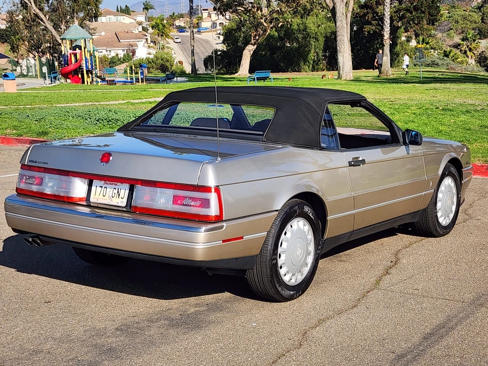 1993 Cadillac Allante - Image 9 of 31