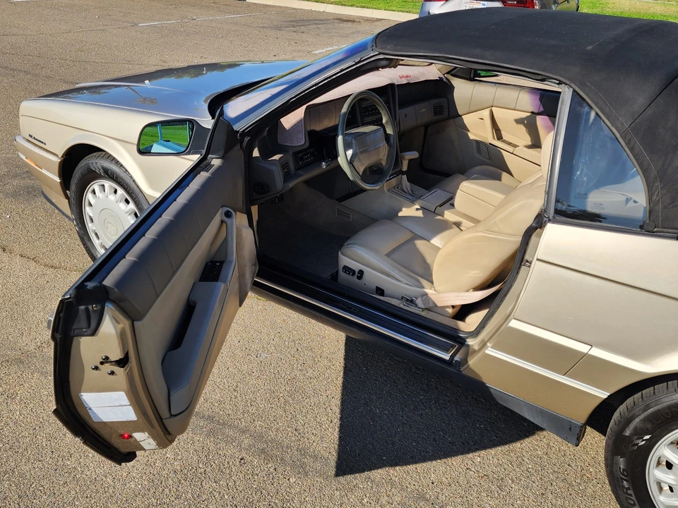 1993 Cadillac Allante - Image 23 of 31