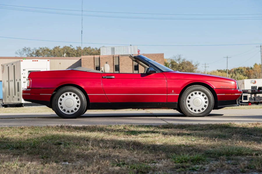 1993 Cadillac Allante - Image 2 of 27