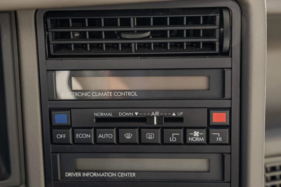 1993 Cadillac Allante - Image 19 of 27