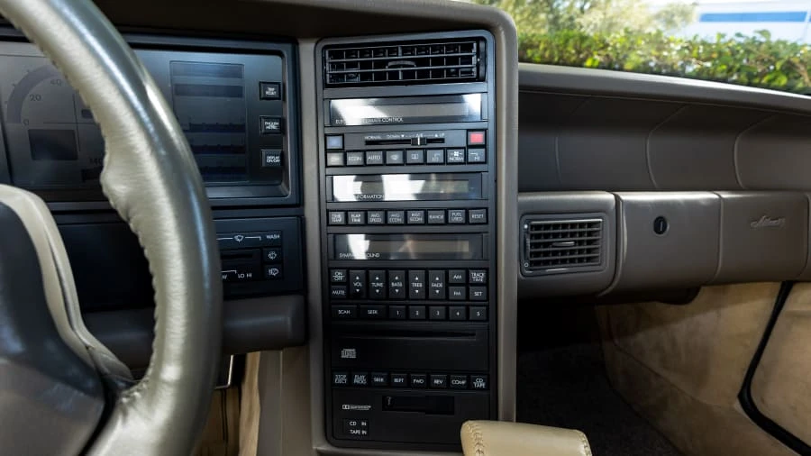1993 Cadillac Allante - Image 24 of 30