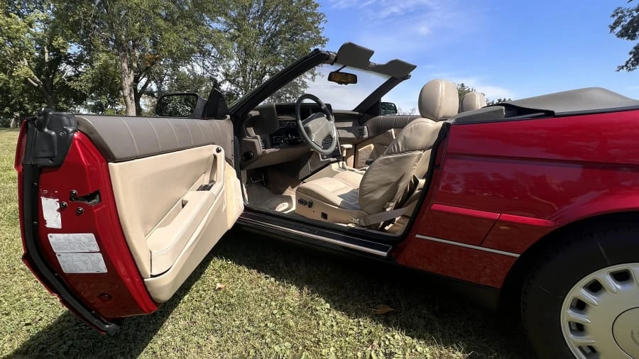 1993 Cadillac Allante - Image 4 of 17