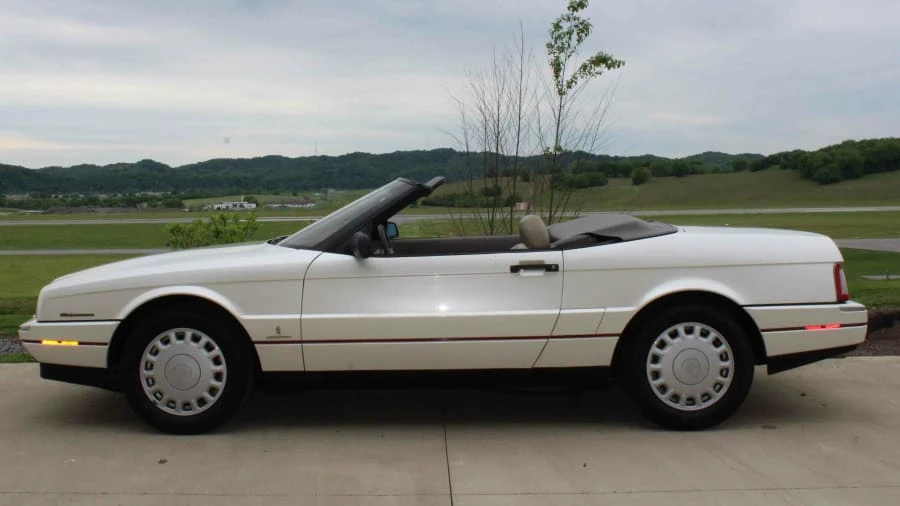 1993 Cadillac Allante - Image 2 of 31