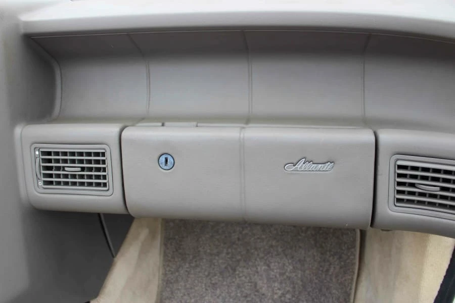 1993 Cadillac Allante - Image 19 of 31
