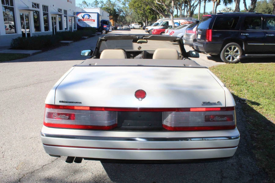 1993 Cadillac Allante - Image 11 of 31