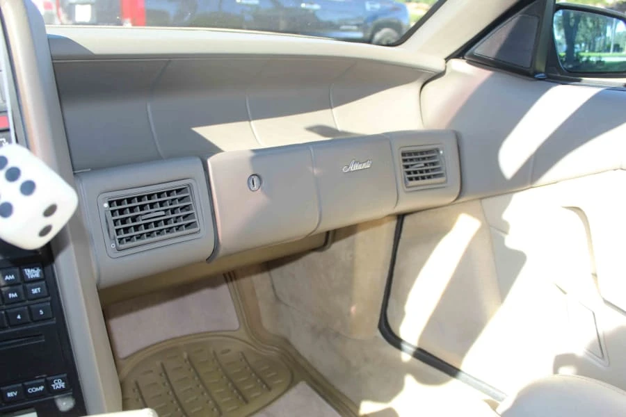 1993 Cadillac Allante - Image 16 of 31