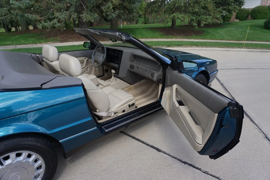 1993 Cadillac Allante - Image 24 of 31