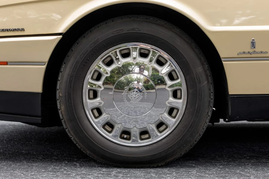 1993 Cadillac Allante - Image 19 of 31