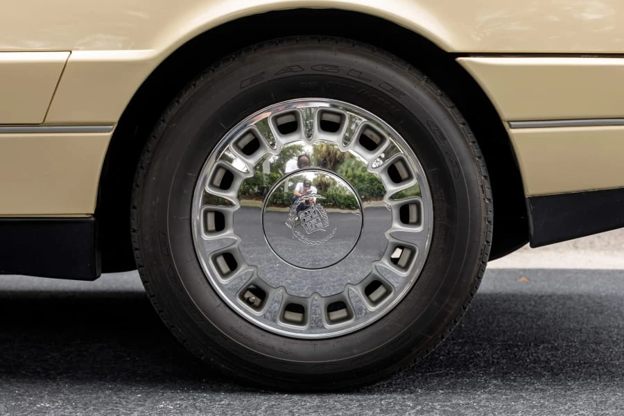 1993 Cadillac Allante - Image 16 of 31