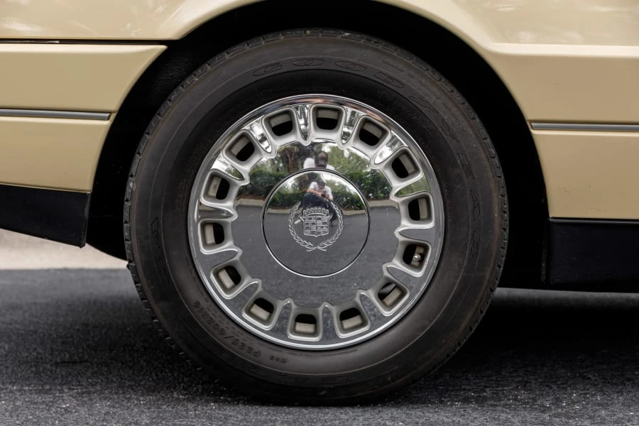 1993 Cadillac Allante - Image 22 of 31