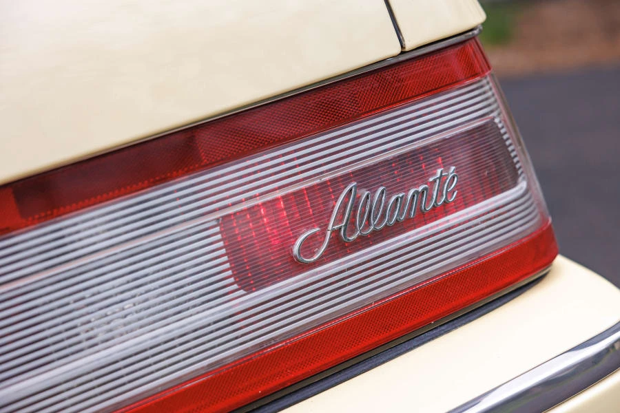 1993 Cadillac Allante - Image 13 of 31