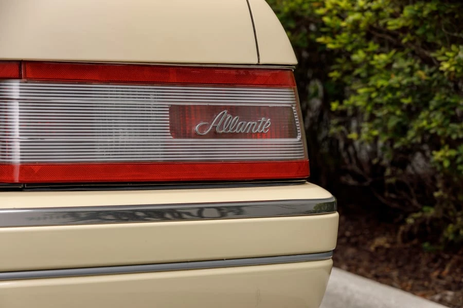 1993 Cadillac Allante - Image 14 of 31