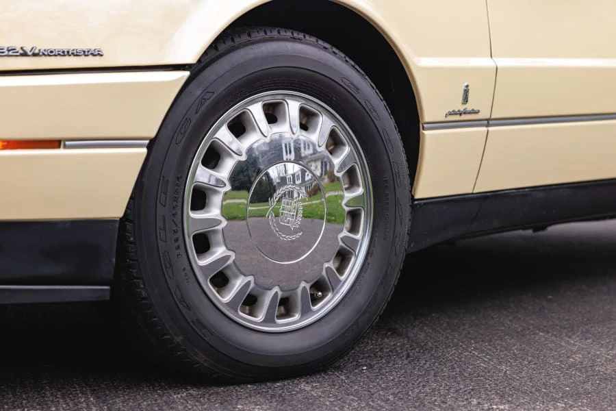1993 Cadillac Allante - Image 25 of 31