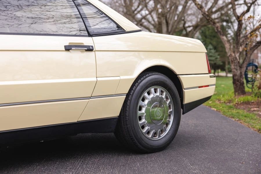 1993 Cadillac Allante - Image 11 of 31