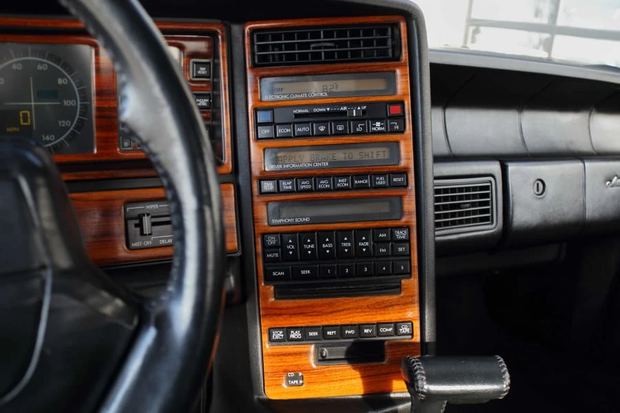 1993 Cadillac Allante - Image 18 of 29