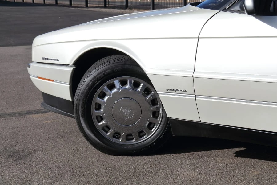 1993 Cadillac Allante - Image 11 of 29