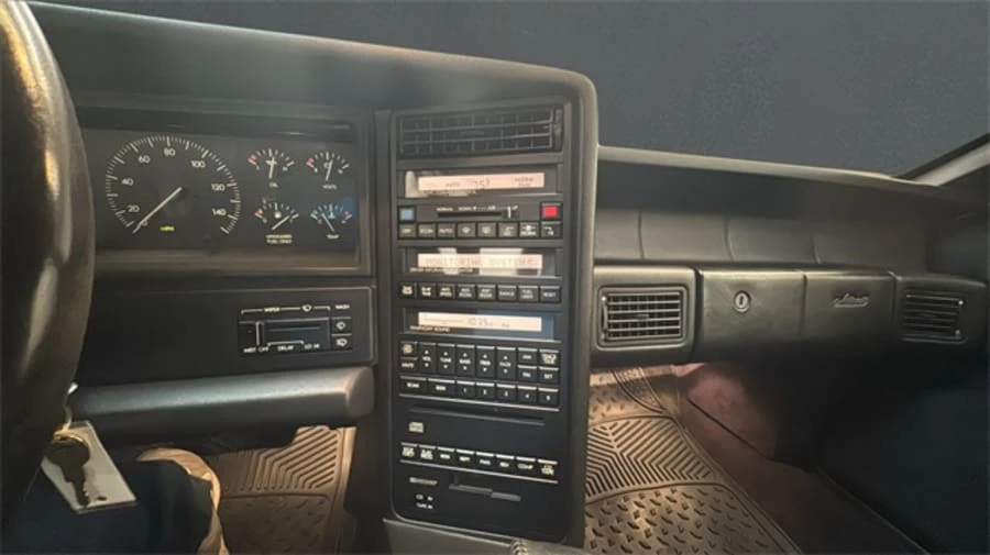 1993 Cadillac Allante - Image 9 of 12