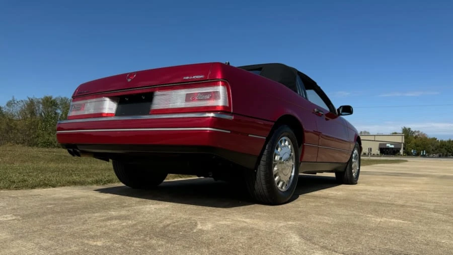 1993 Cadillac Allante - Image 5 of 15