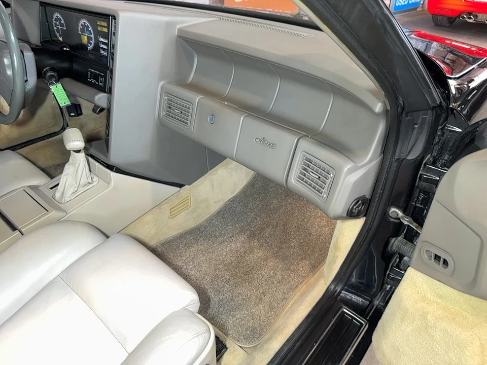1993 Cadillac Allante - Image 15 of 18