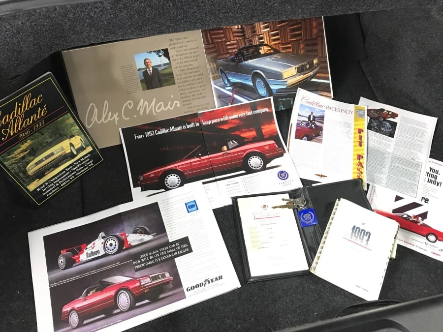 1993 Cadillac Allante - Image 10 of 16