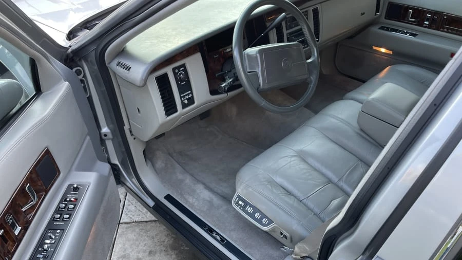 1993 Cadillac Brougham - Image 4 of 9
