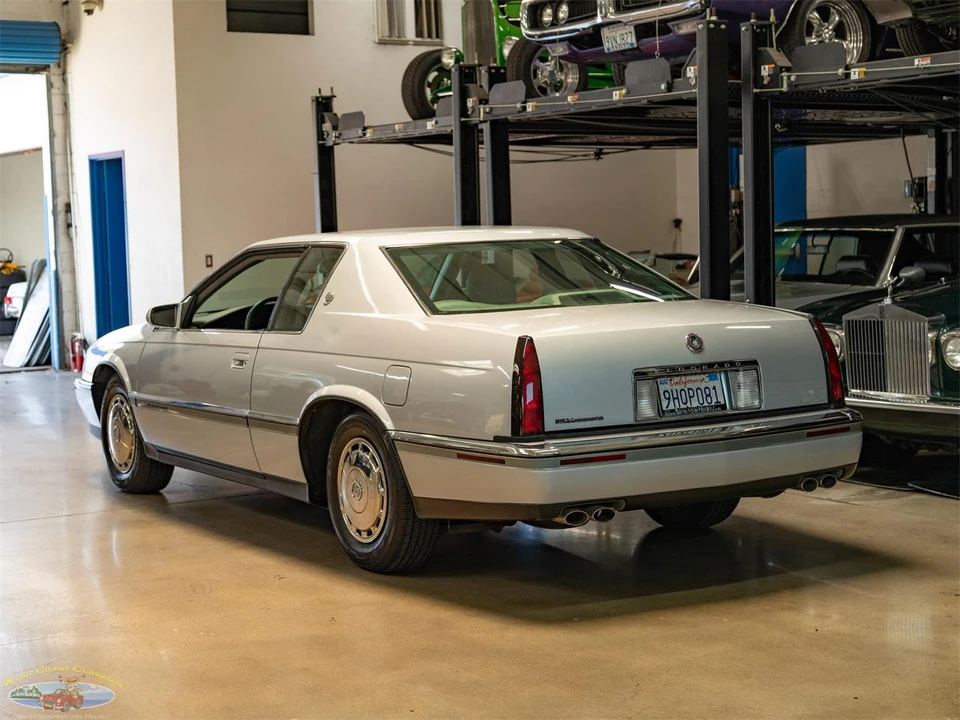1993 Cadillac Fleetwood - Image 21 of 31