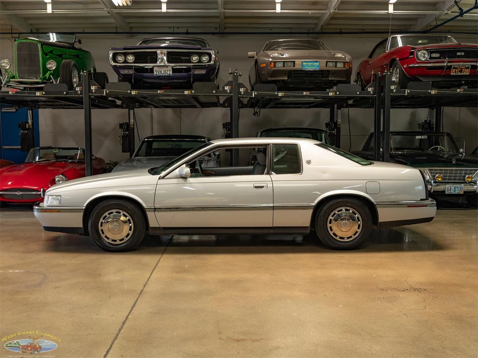 1993 Cadillac Fleetwood - Image 6 of 31