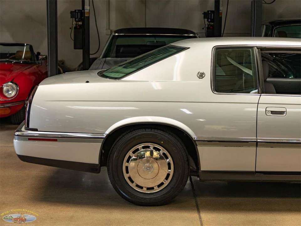 1993 Cadillac Fleetwood - Image 2 of 31