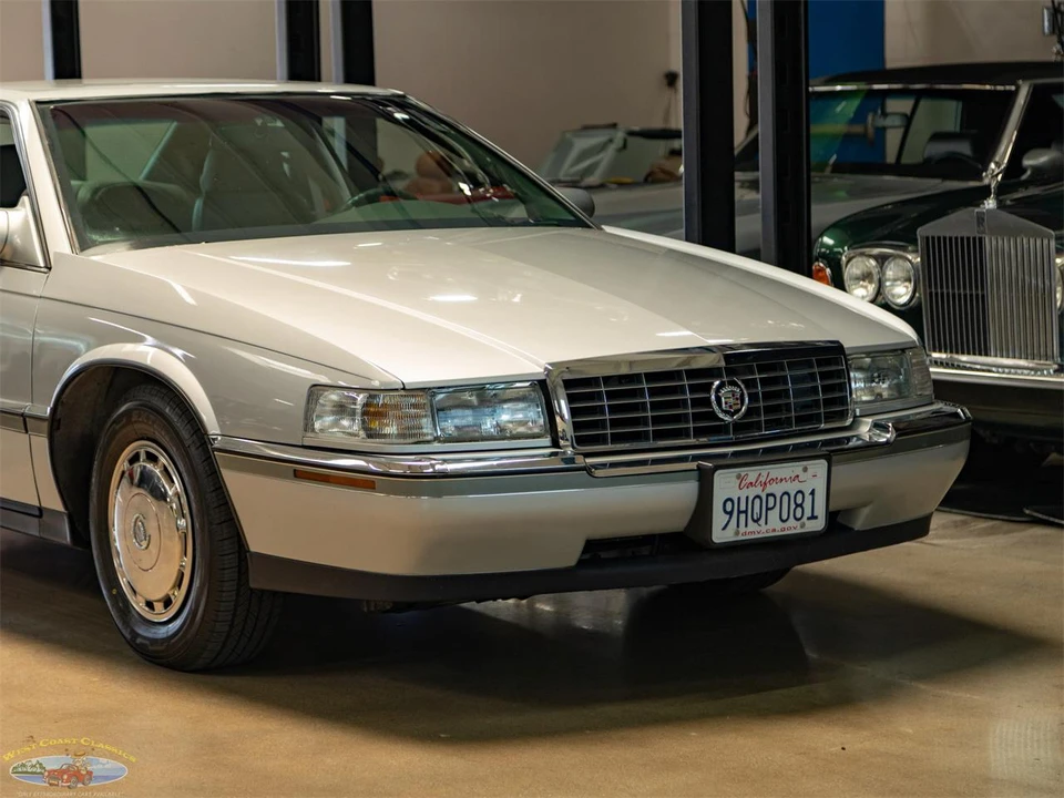 1993 Cadillac Fleetwood - Image 12 of 31