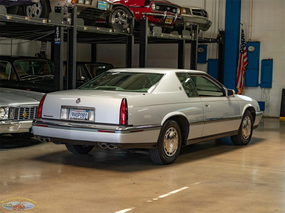 1993 Cadillac Fleetwood - Image 24 of 31