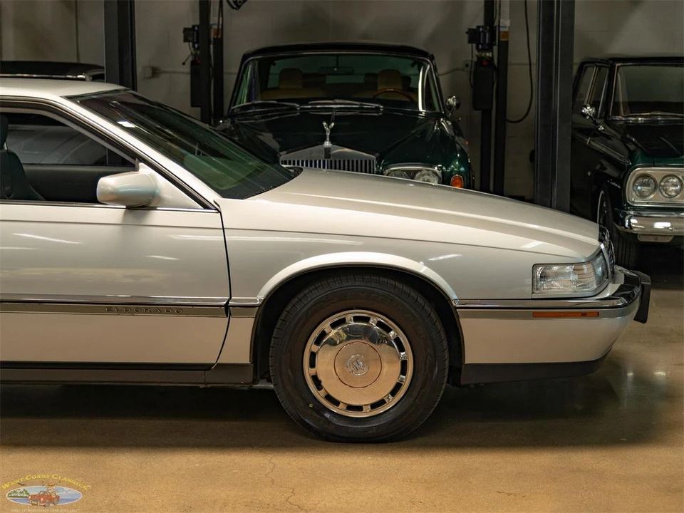 1993 Cadillac Fleetwood - Image 4 of 31
