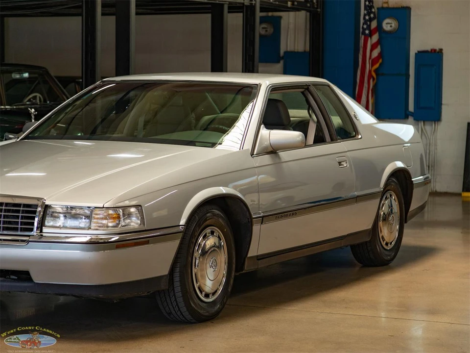 1993 Cadillac Fleetwood - Image 9 of 31