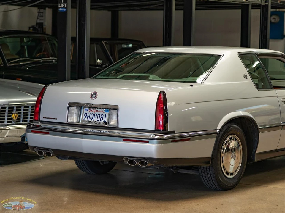 1993 Cadillac Fleetwood - Image 25 of 31
