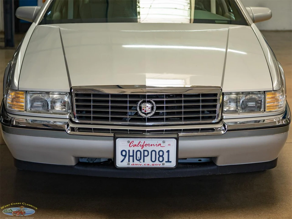 1993 Cadillac Fleetwood - Image 15 of 31