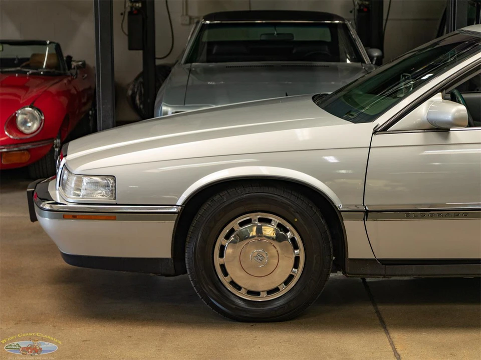 1993 Cadillac Fleetwood - Image 5 of 31