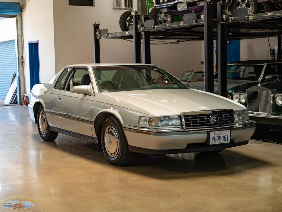 1993 Cadillac Fleetwood - Image 10 of 31