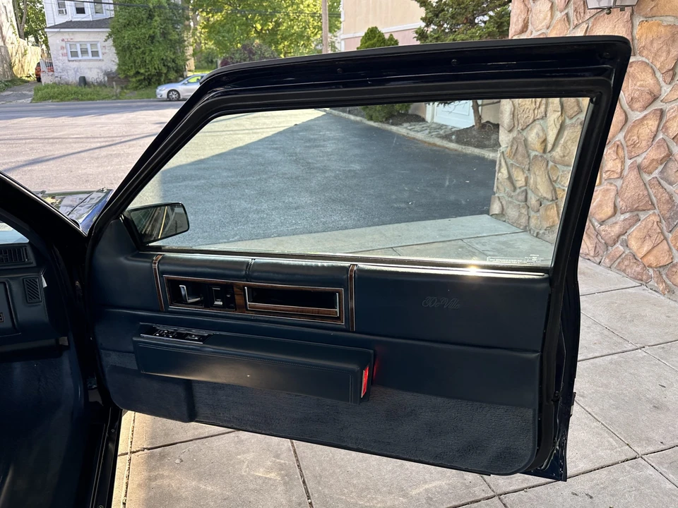 1993 Cadillac DeVille 7th Gen - Image 29 of 31