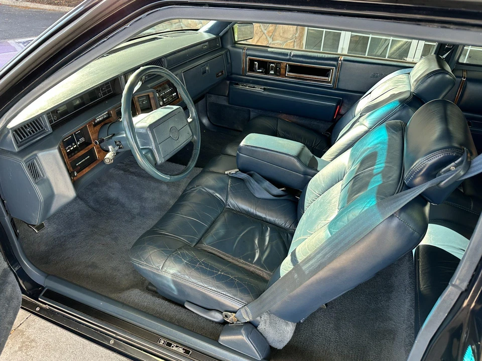 1993 Cadillac DeVille 7th Gen - Image 22 of 31