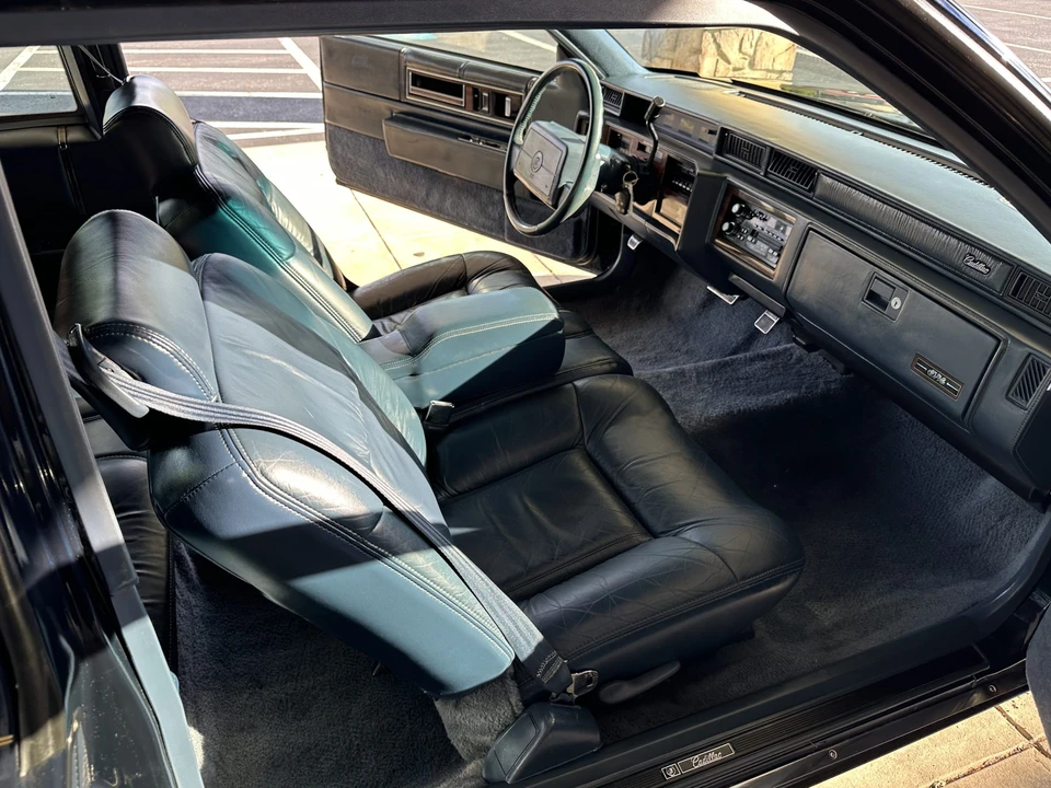 1993 Cadillac DeVille 7th Gen - Image 27 of 31