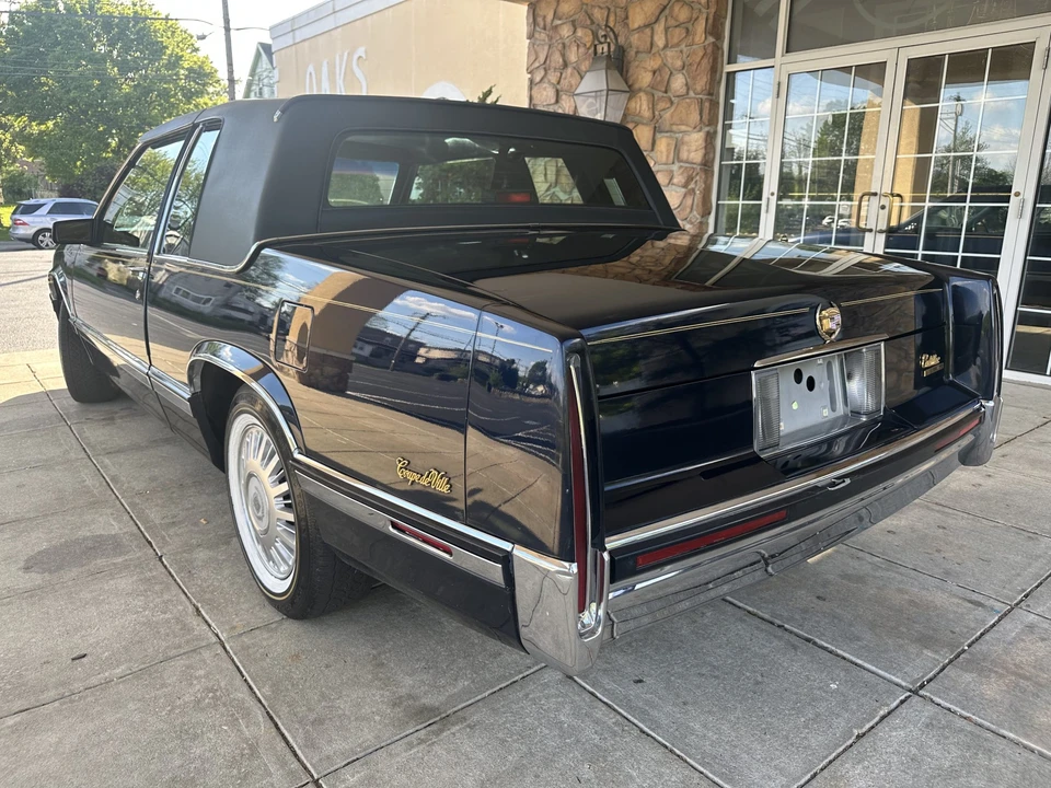 1993 Cadillac DeVille 7th Gen - Image 12 of 31