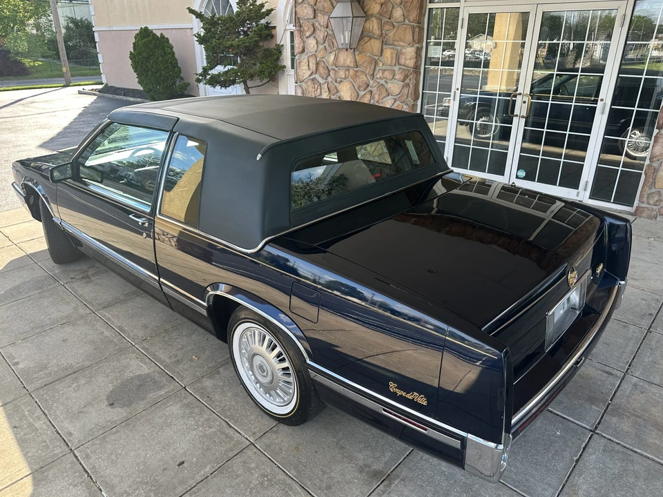 1993 Cadillac DeVille 7th Gen - Image 11 of 31