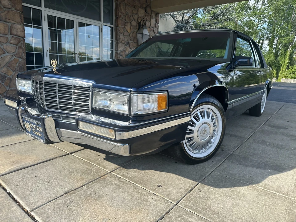 1993 Cadillac DeVille 7th Gen - Image 3 of 31