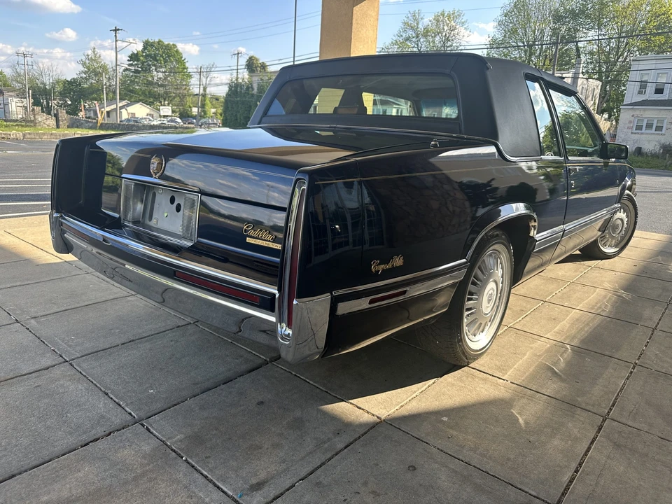1993 Cadillac DeVille 7th Gen - Image 9 of 31