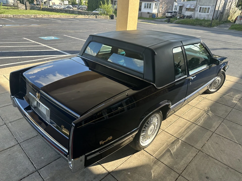 1993 Cadillac DeVille 7th Gen - Image 8 of 31