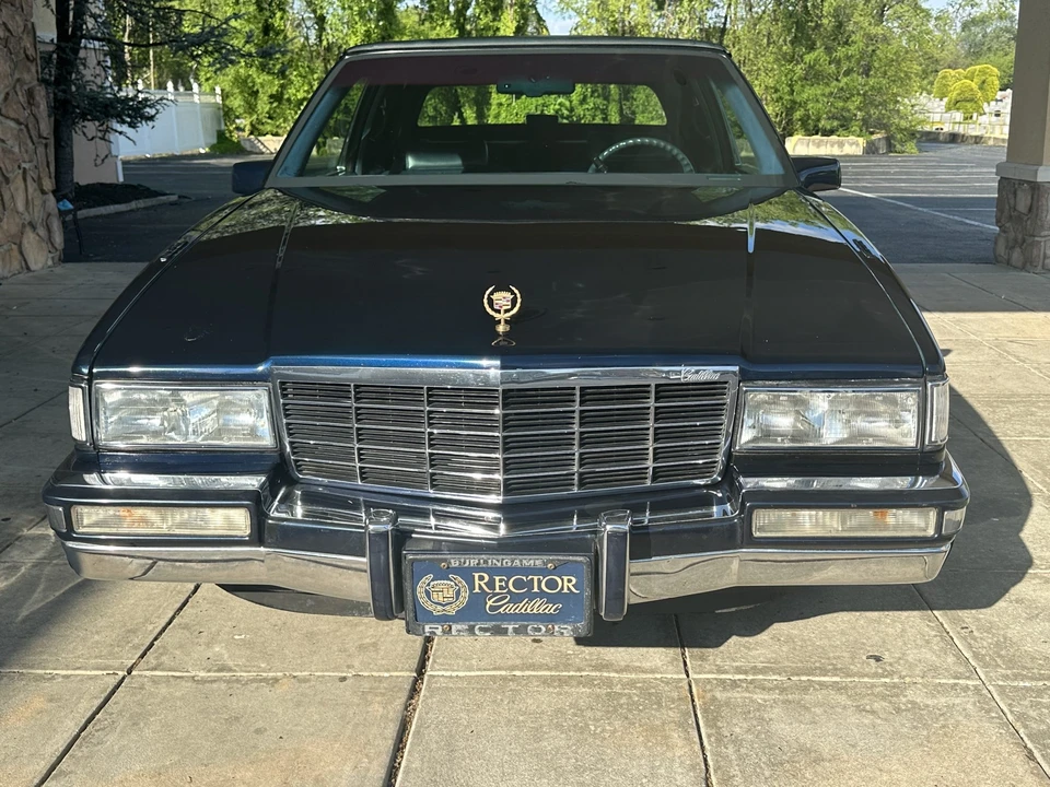 1993 Cadillac DeVille 7th Gen - Image 4 of 31