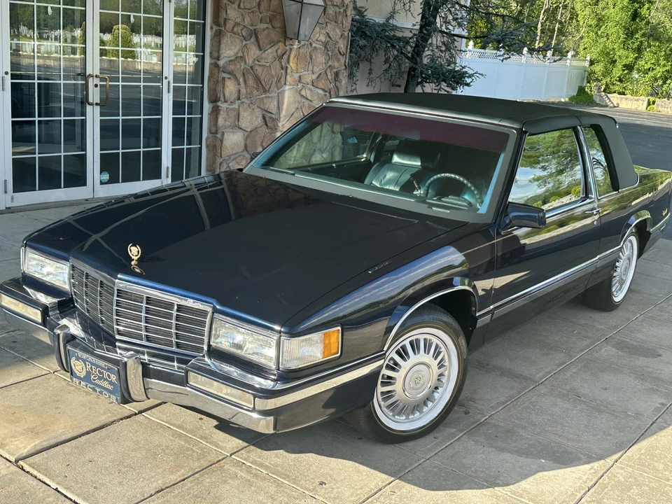 1993 Cadillac DeVille 7th Gen - Image 2 of 31